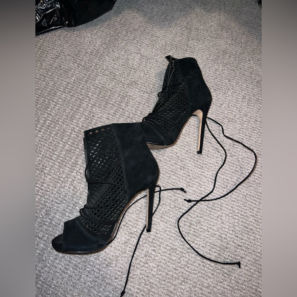 Maddye Steve Madden black lace up bootie heels
